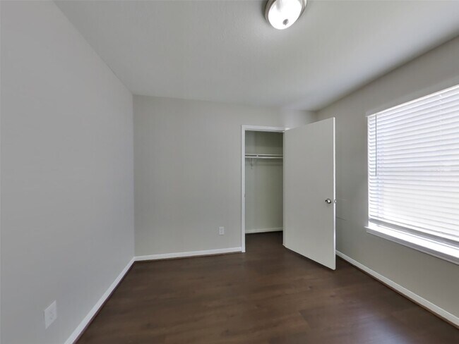 Building Photo - 28707 Binefield St