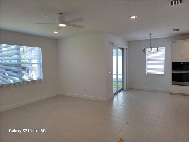 Building Photo - 8433 Beagle Ter