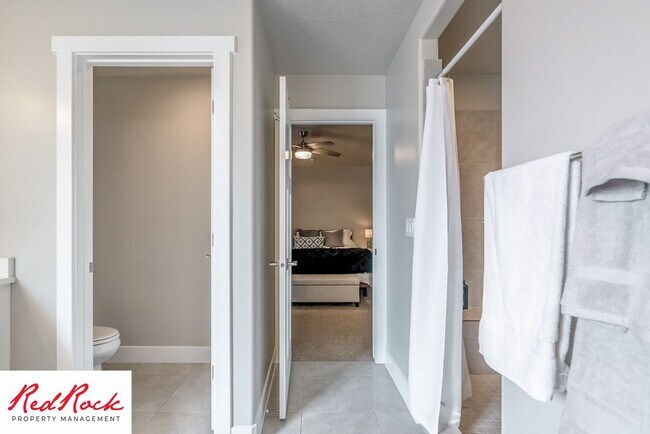 Building Photo - Beautiful townhome in desirable neighborho...