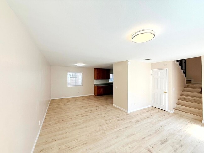 Building Photo - 762 W 21st St