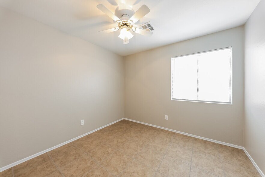 Building Photo - 10618 W Pima St