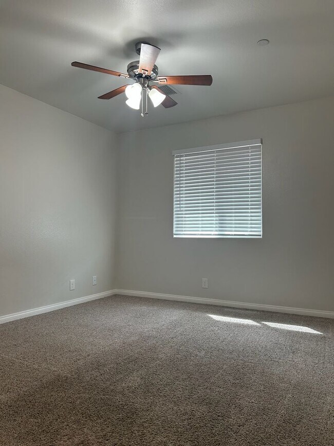 Building Photo - Please contact Vaughn Realty to set up an appointment, 760-446-6561