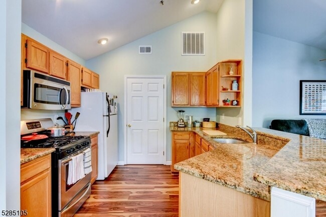 Building Photo - 5803 Tudor Dr