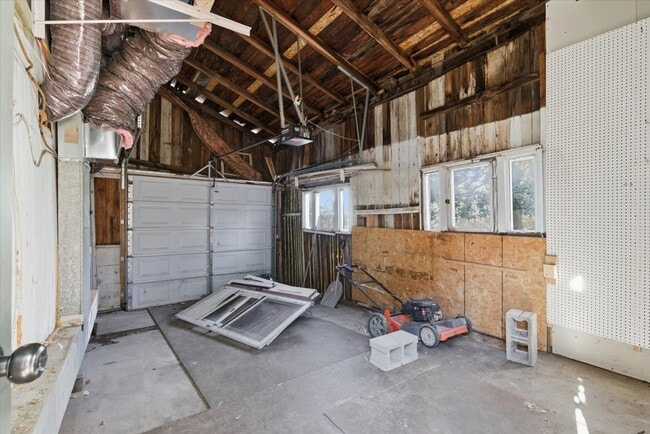 Building Photo - 305 W Broadway