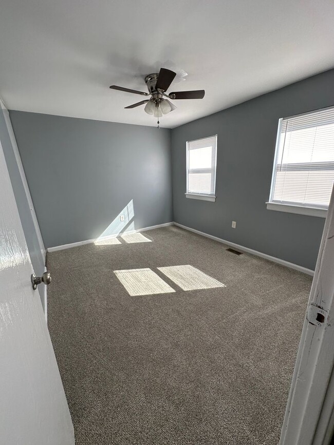 Building Photo - Henrico County Townhouse! 3 beds, 1.5 bath...