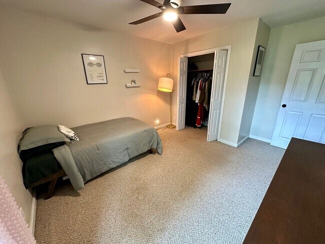 Building Photo - 1205 Woodbridge Dr