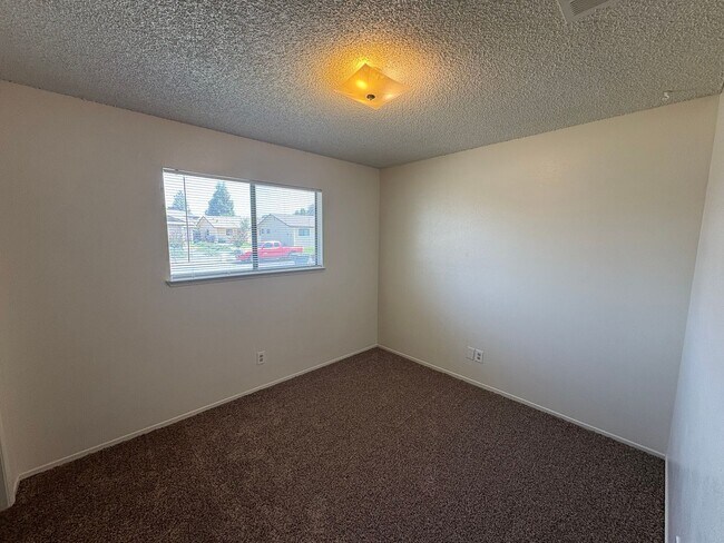 Building Photo - 3229