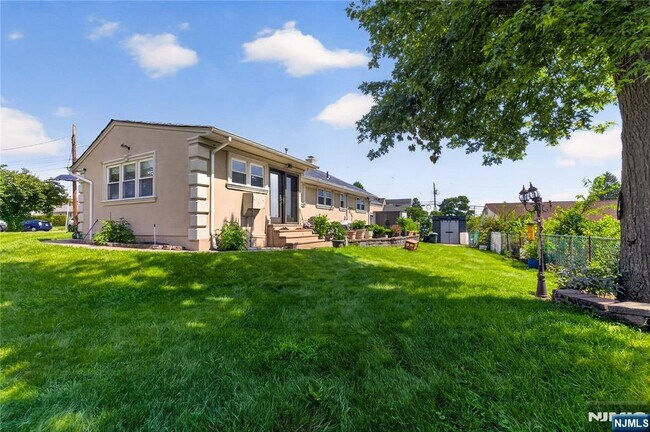 Building Photo - 8 Coyles Ct
