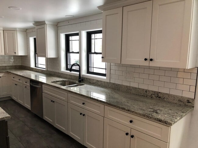 Building Photo - 77 Sewalls Falls Rd