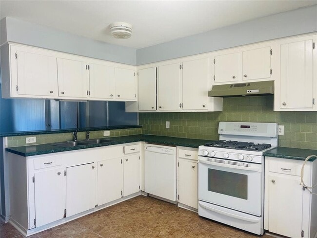Building Photo - 23039 Cranberry Trail