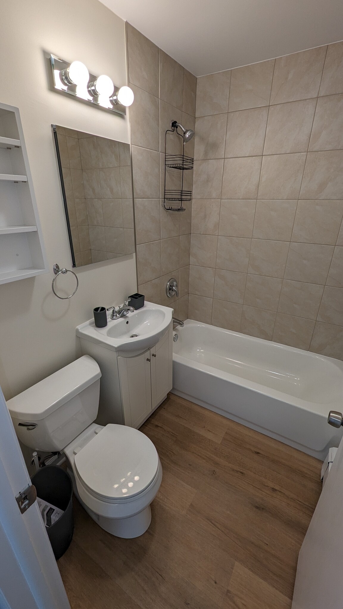 Building Photo - 14475 Jefferson Ave