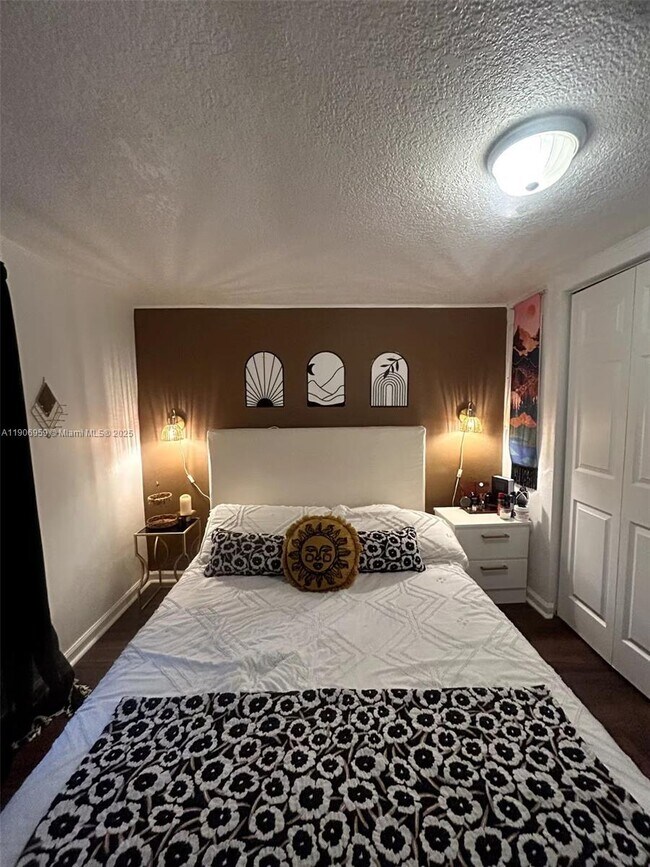 Building Photo - 2425 SE 10th Ave