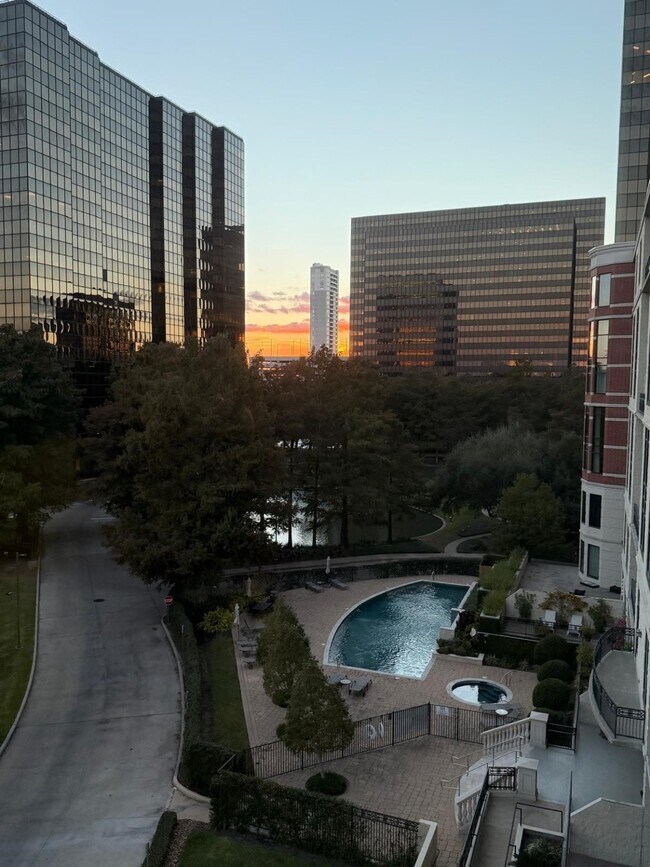 Building Photo - 5005 Hidalgo St