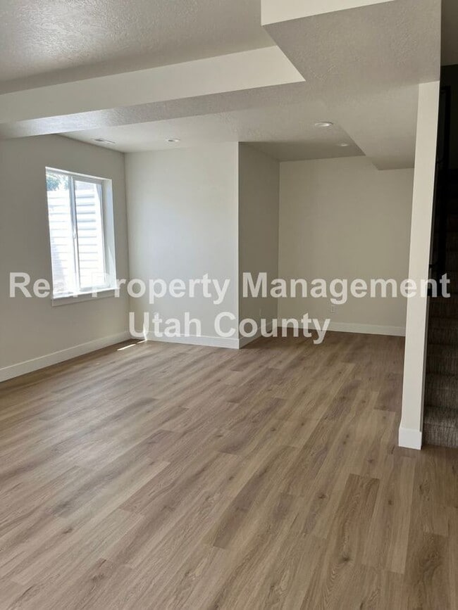 Building Photo - 2425 Orchard Cir