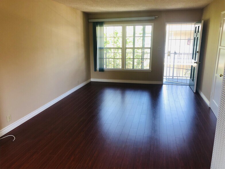 Building Photo - 410 S Sierra Madre Blvd