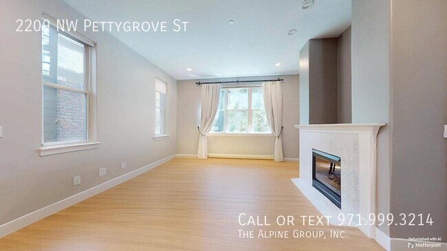Building Photo - 2209 NW Pettygrove St