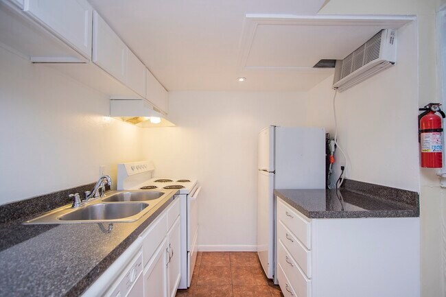 Building Photo - 425 Emerson St