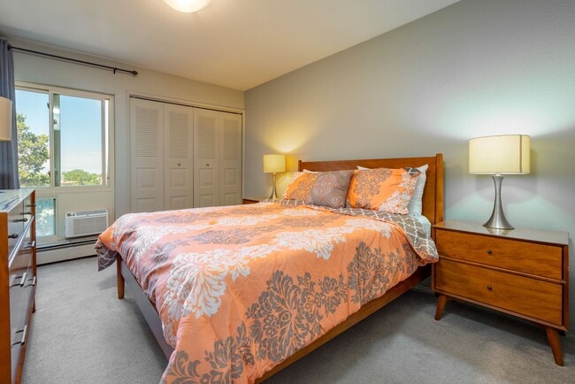 Building Photo - Fully Furnished 2 Bedroom Available Now!