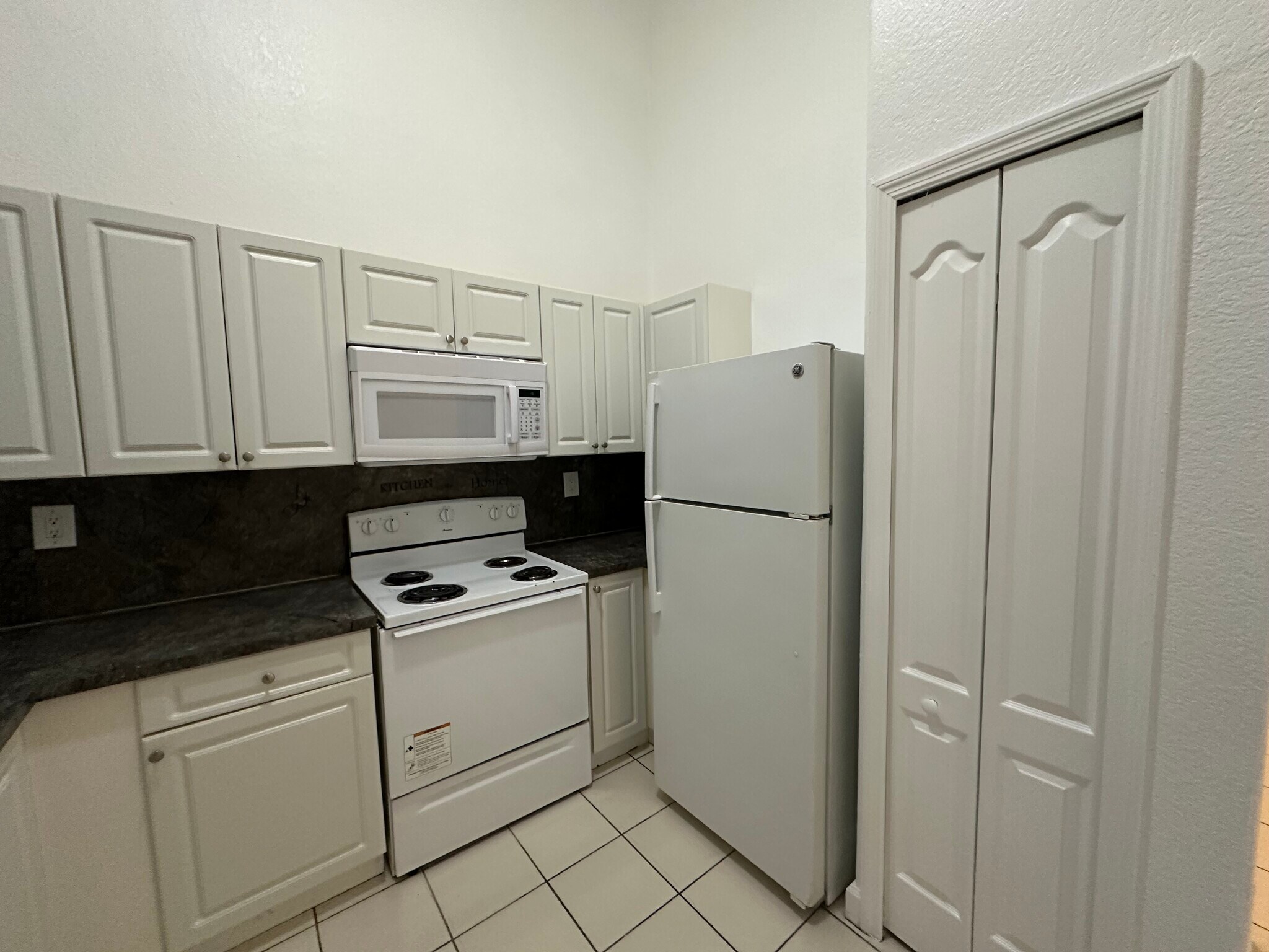 Building Photo - 1661 SE 29th Ct