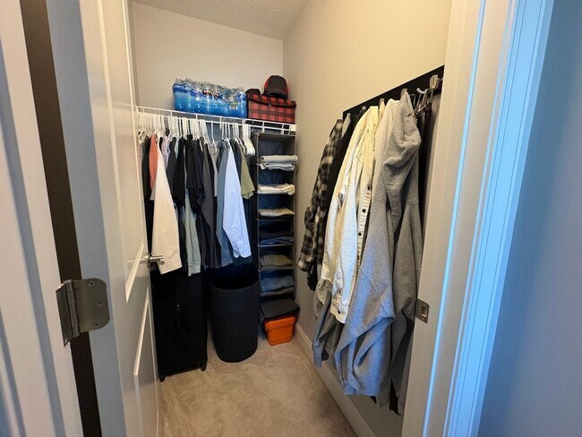 Building Photo - Townhouse for Rent in Spring Oaks!