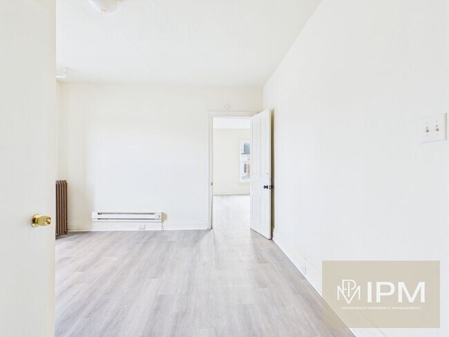 Building Photo - 1001 W Princess St