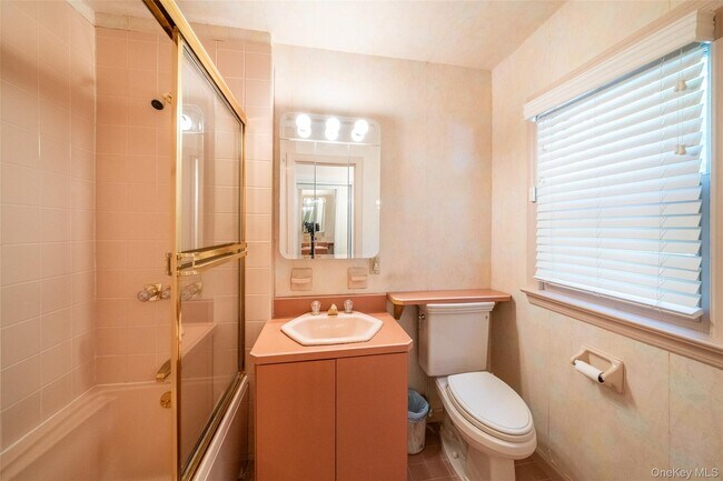 Building Photo - 18 Lomond Pl