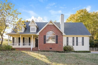 Building Photo - 642 Knollwood Dr