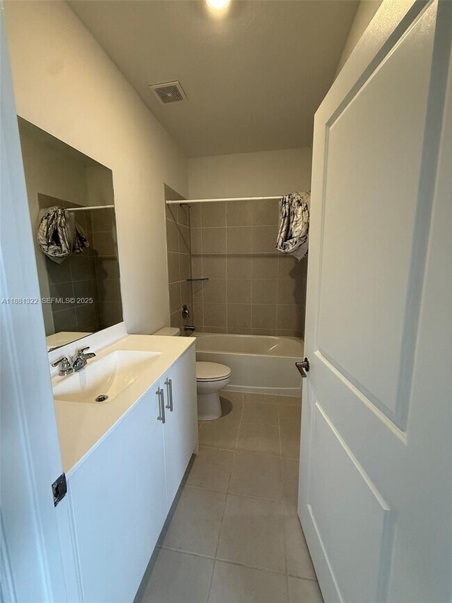 Building Photo - 2582 SE 29th St