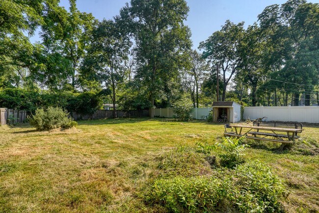 Building Photo - 2920 Highwoods Dr E