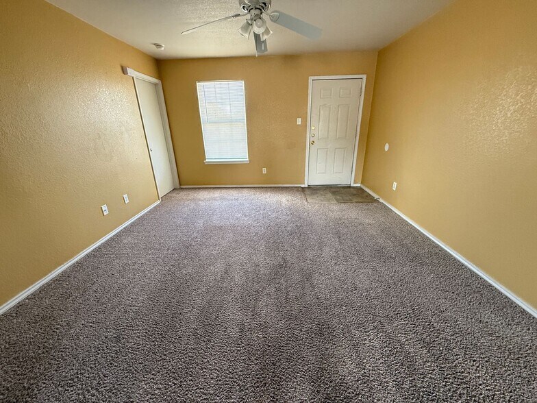 Building Photo - 403 Creek St