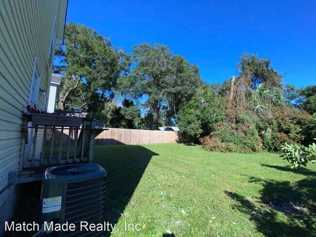 Building Photo - 4 br, 2 bath House - 1217 Clock St.