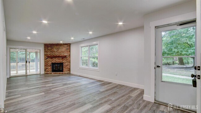 Building Photo - 267 Constitution Cir