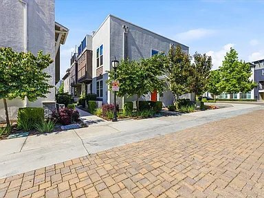 Building Photo - 170 Box Ln