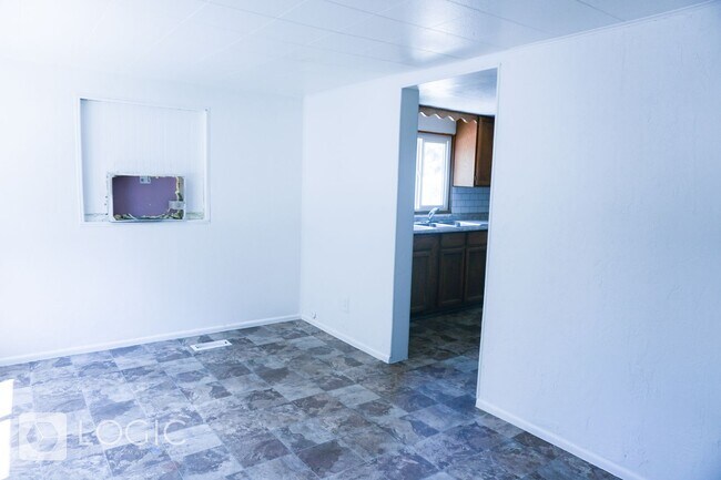 Building Photo - 1238 Oak St