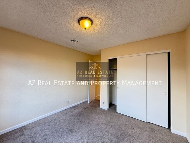 Building Photo - 8528 W Pershing Ave