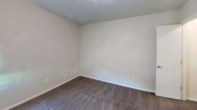 Building Photo - 4 Bed 2 Bath near Buck Thomas Park.