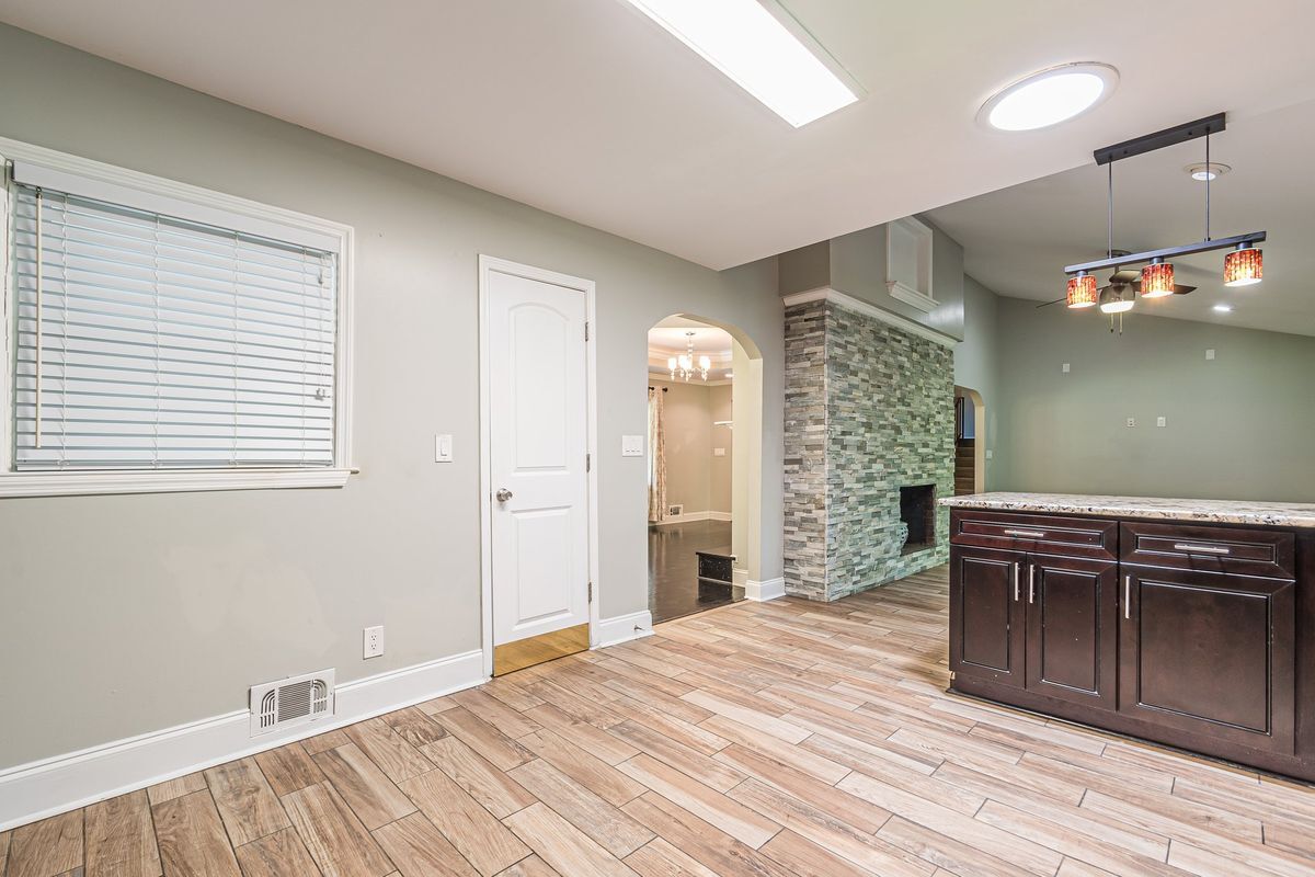 Building Photo - 1574 Old Spring House Ln