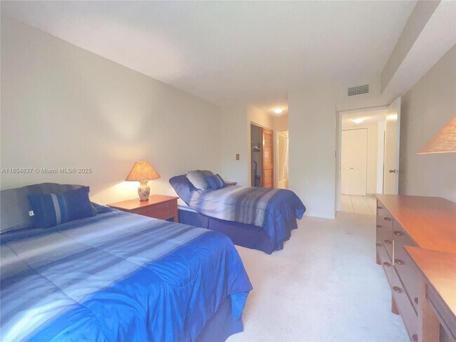 Building Photo - 9255 SW 125th Ave