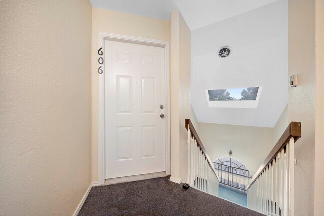 Building Photo - 10630 Westbrae Pkwy