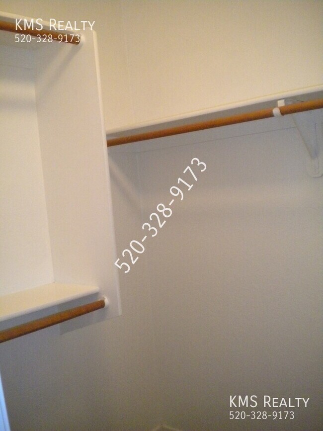 Building Photo - 2 Bed/2 Bath Town Home - OWNER/AGENT