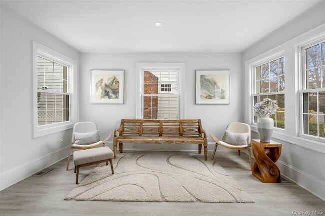 Building Photo - 225 Larchmont Ave