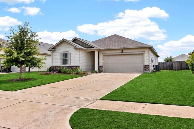 Building Photo - 1024 Banyon Tree Ln