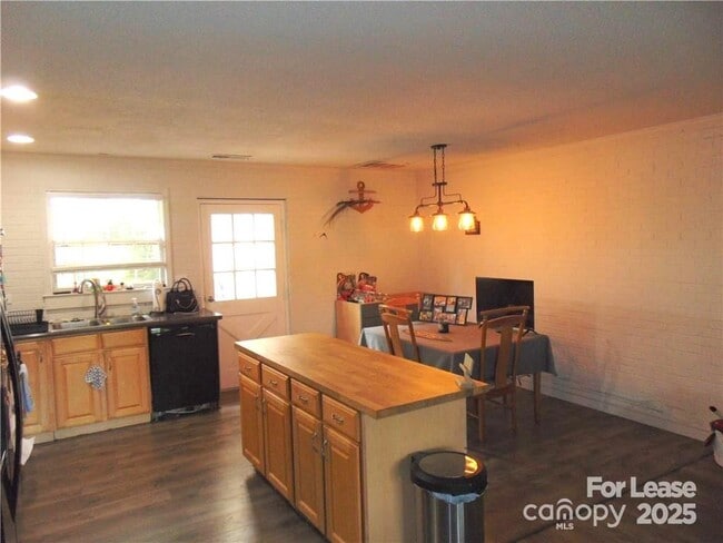 Building Photo - 3312 Circles End Cir