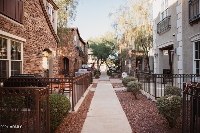 Building Photo - 2754 S Sulley Dr