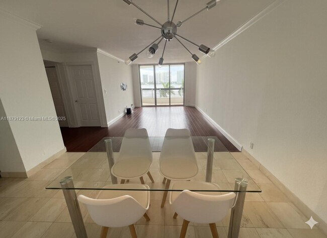Building Photo - 3600 Mystic Pointe Dr