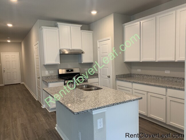 Building Photo - Available Now: 5 bed 3 Full bath