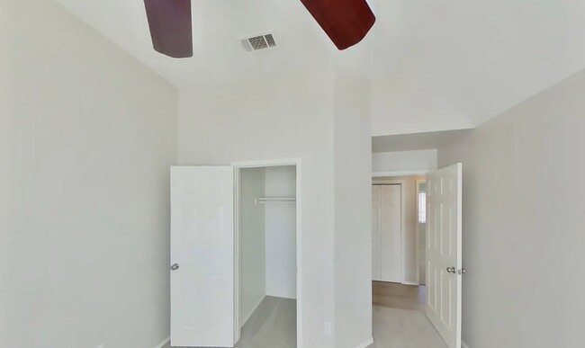 Building Photo - Move-In Ready 4-Bedroom Home with Timeless Appeal