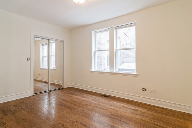 Building Photo - 4244 W Wrightwood Ave