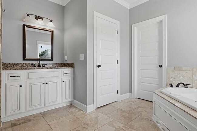 Building Photo - 128 Thistledown Dr