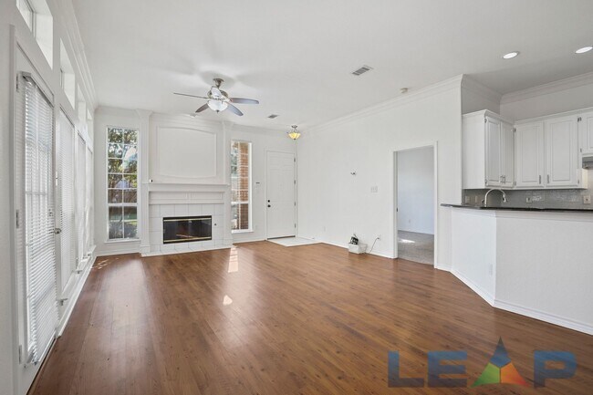 Building Photo - Beautiful 3 bedroom, 2 bath house in Irving!